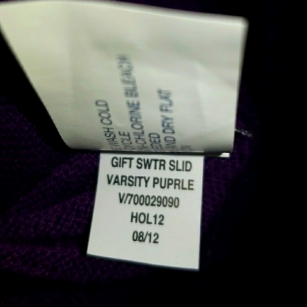 VARSITY V-NECK PULLOVER - Picture 4 of 6